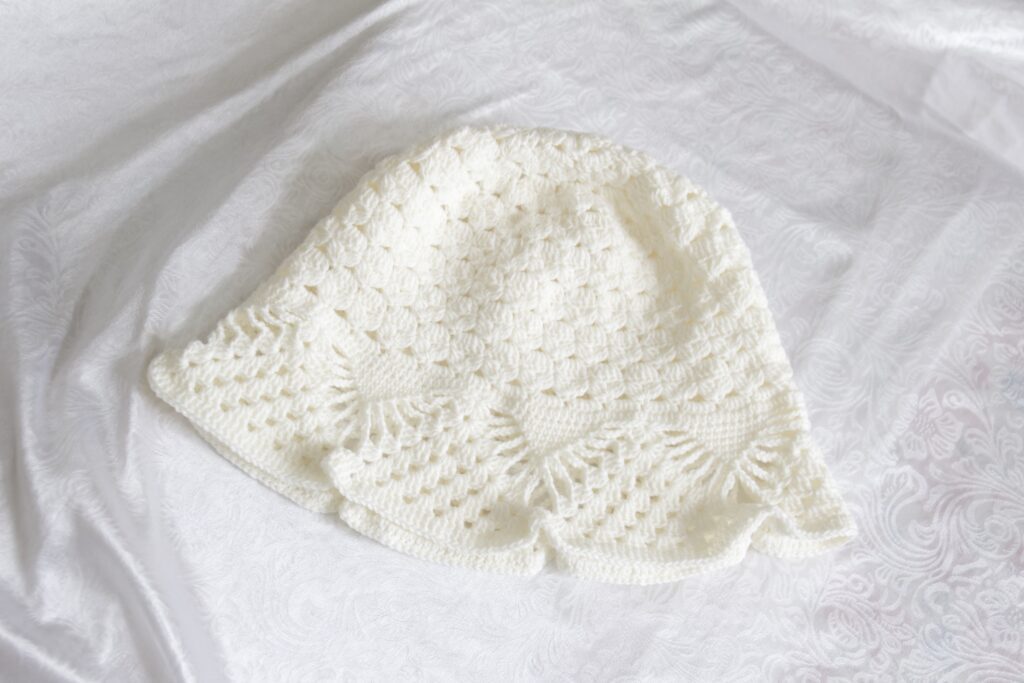 Blanc Tulip Hat