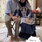 Mr and Mrs R in custom baju melayu and baju kurung.